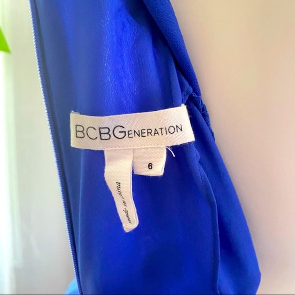 NWOT BCBGeneration V-Neck Mini Dress with Pockets - Picture 9 of 15